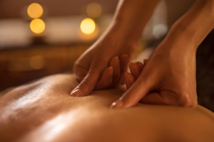 Massage Aroma thư giãn với tinh dầu tại Mahami Spa Nha Trang
